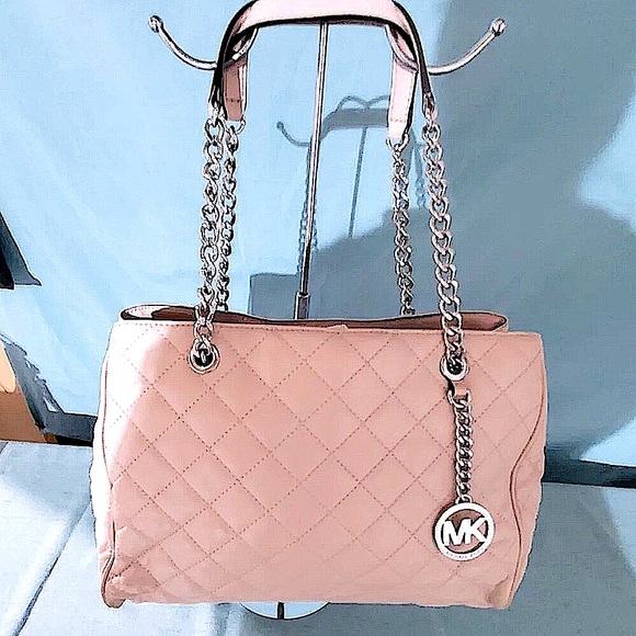 Michael Kors Handbags - Michael Kors Chained Quilted Shoulder Tote-USED
